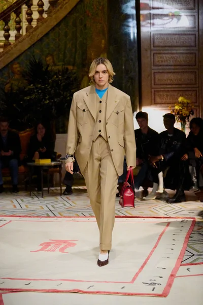 Look 14